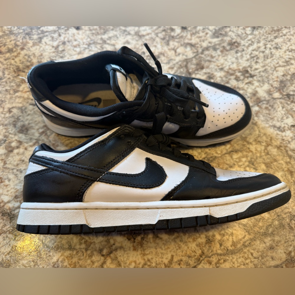 Nike Panda Dunks Men’s US size 8 black white Low Top Retro Athletic Classic